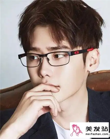 2018最潮眼镜男发型 帅气文艺文雅风_男士短发 - 美发站