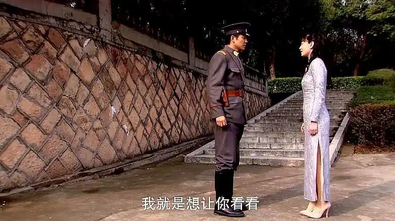 来不及说我爱你:四少送静琬枪,静琬身穿旗袍追车,只为让四少看