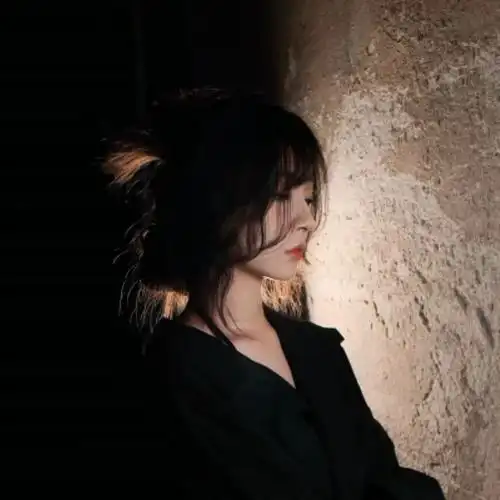 骨感气质女头像