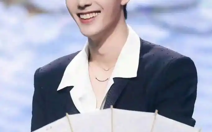 治愈系笑容 #2023继续守护你 #治愈系笑容男神 @肖战