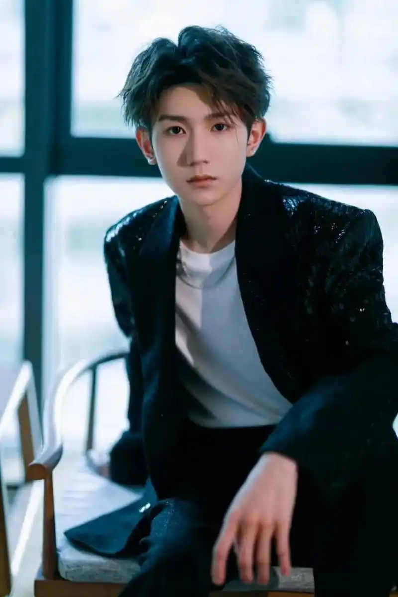 王源高清无水印壁纸 -王源