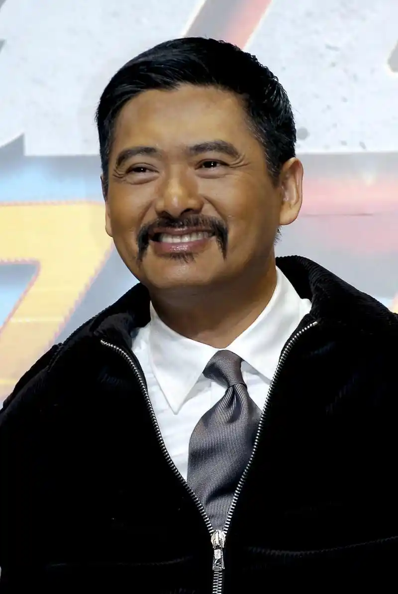 事情过去大约才半个月,近日,有网友在社交平台上分享在中环偶遇周润发