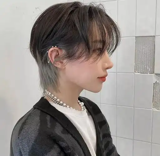 女生霸气又酷帅的三种发型,时尚个性不失精致,优雅大气潮范十足