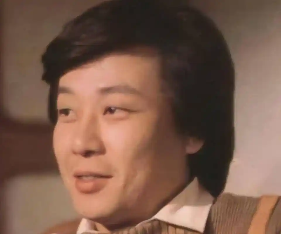 没过多久寇世勋就告白了,虽说当时都很年轻,可是寇世勋清楚地知道自己