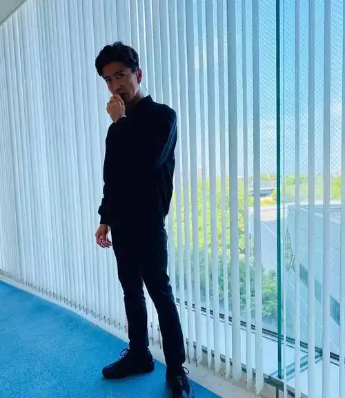 原创木村拓哉久违晒全身照瘦成火柴人将与18岁小正太道枝骏佑合作