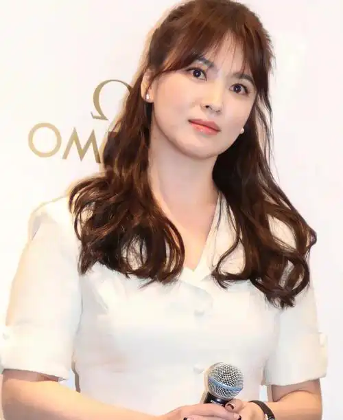 宋慧乔2018年表现甜美感的粉色妆容