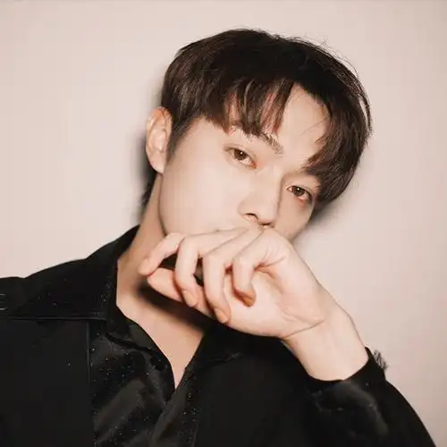 这套图也能凑十八宫格诶旧图收拾收拾也能当新图玩儿许凯头像#许凯爱