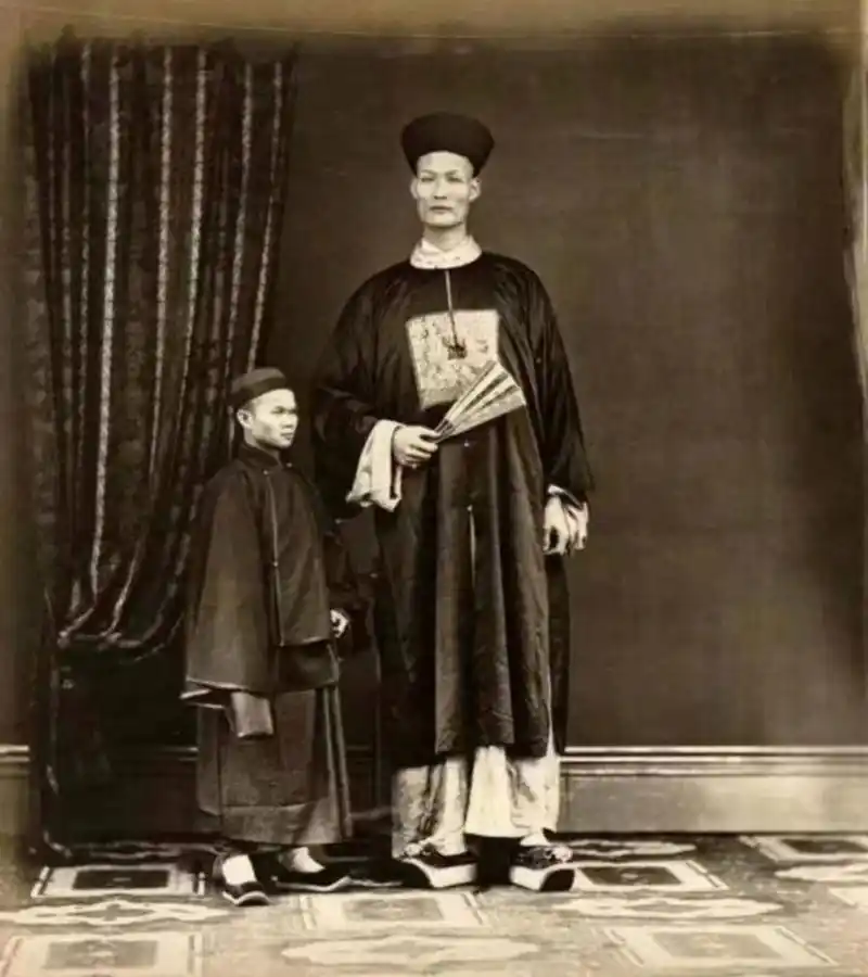 历史老照片,晚清最高的人詹世钗! 有文章称其身高超过三米,这当然有夸