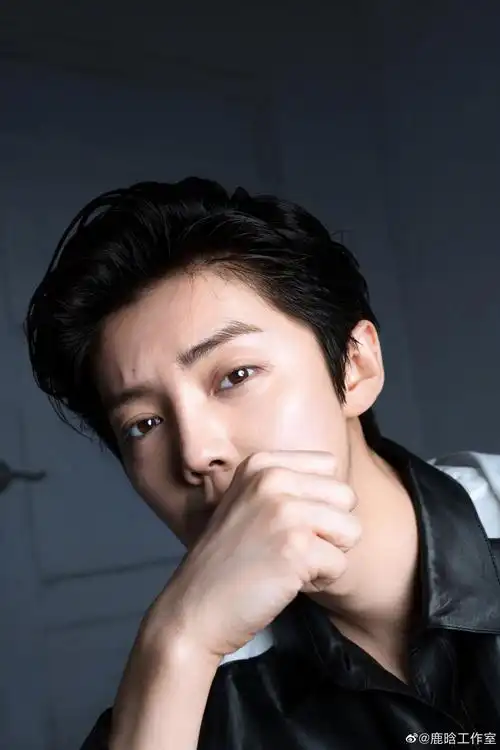 歌手鹿晗最新合作单曲写真照公开!距离新歌正式上线仅剩一天