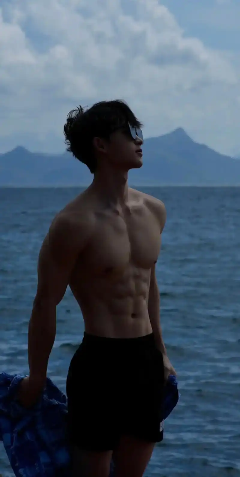 喜欢要说出来才管用#颜值 #帅哥 #腹肌 #禁欲系 - 抖音