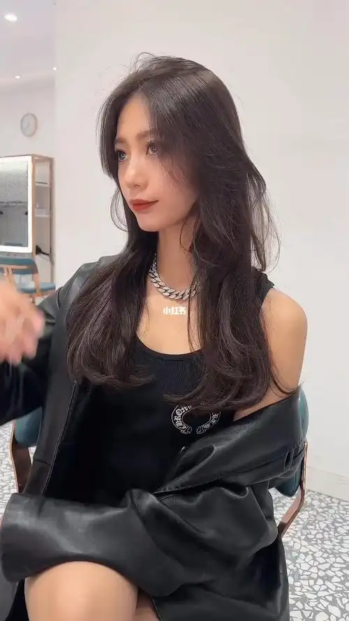 是女人的第二张脸合适你的发型无疑是最加分的这款卷发即不会像大波浪