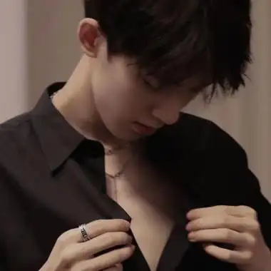 暗黑系男生头像真人版又很帅气