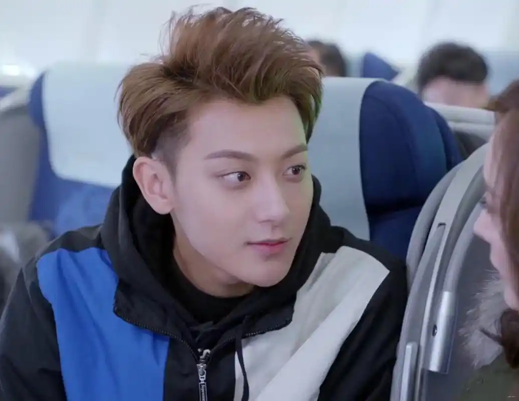 黄子韬在《谈判官》中饰演的谢晓飞,网友:男神太帅了