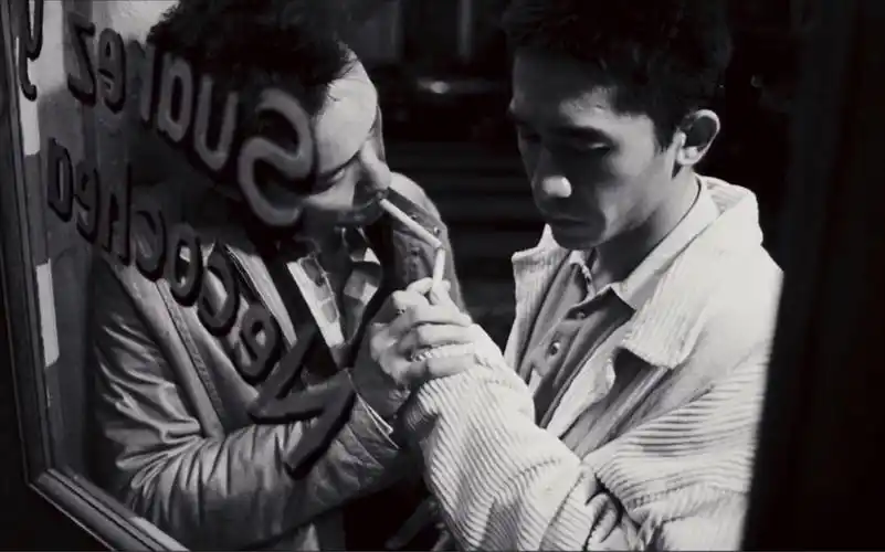 张国荣何宝荣春光乍泄高清名场面之小作精撩人式点烟