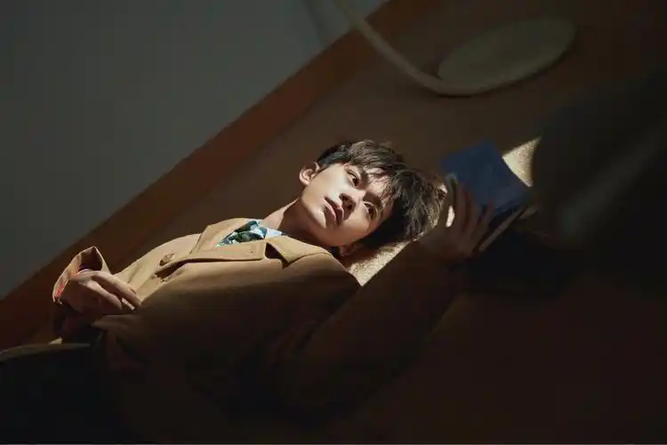 超帅易烊千玺壁纸_帅气偶像易烊千玺