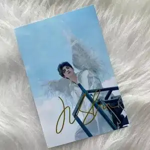 黄明昊亲笔签名