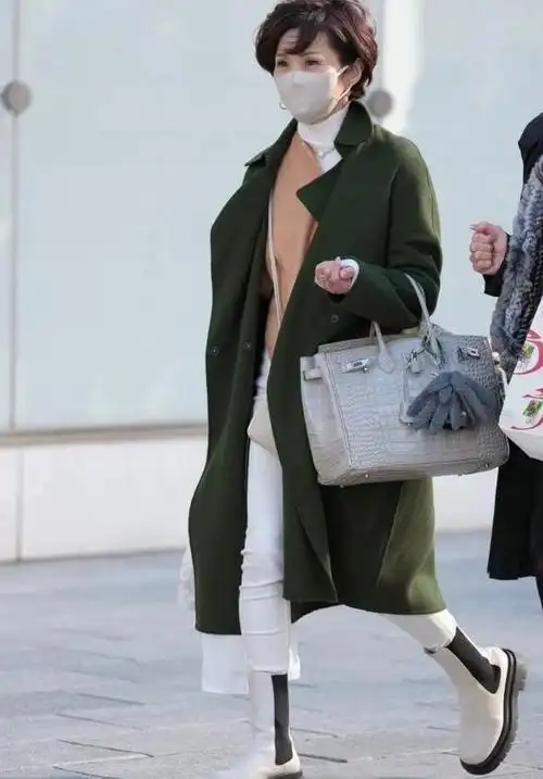 中国奶奶和日本奶奶的穿衣风格就是典型的例子.