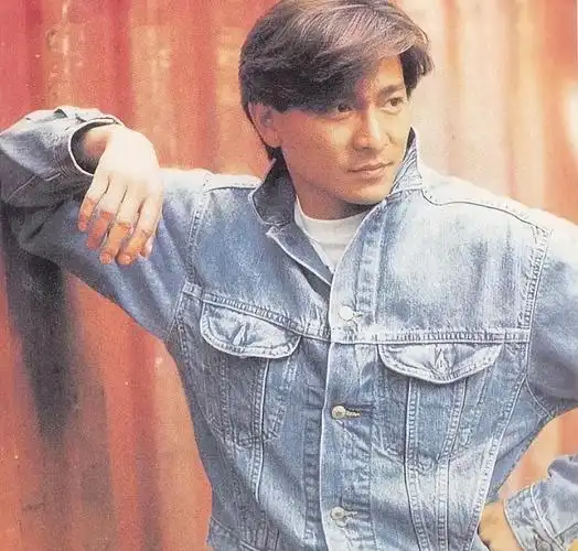 汤镇业与刘德华的渊源还要追溯到上世纪八十年代.