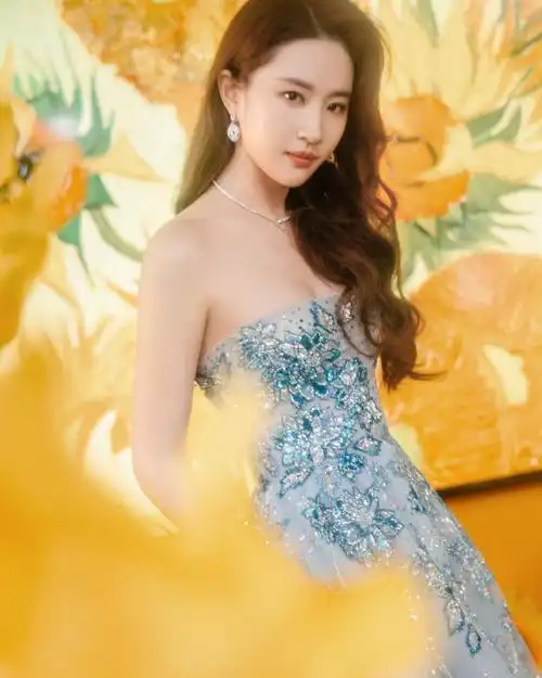 刘亦菲创维全球品牌代言人##刘亦菲 高定##和刘亦菲一起逛展