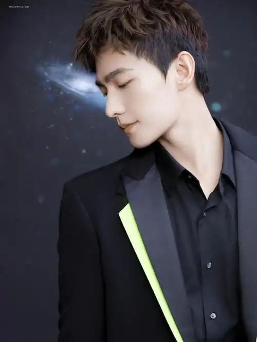 杨洋这个侧颜谁看了不说一声牛