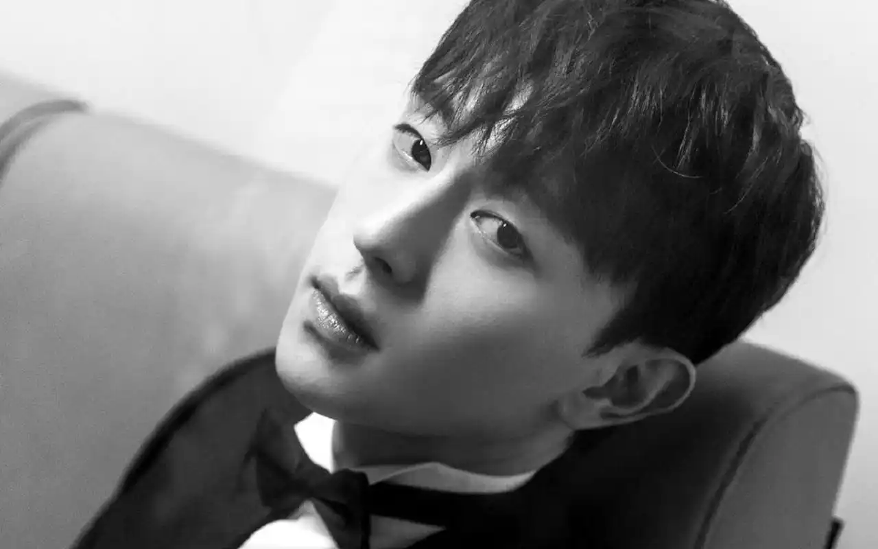 邓伦优雅帅气写真图片桌面壁纸