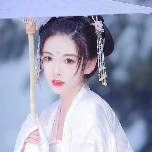 超仙真人汉服女生头像晓看天色暮看云行也思君坐也思君