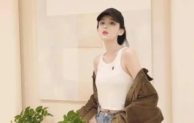 古力娜扎瘦下来真好看,穿背心秀曲线美,连背影都令人心动_吊带_曲线图