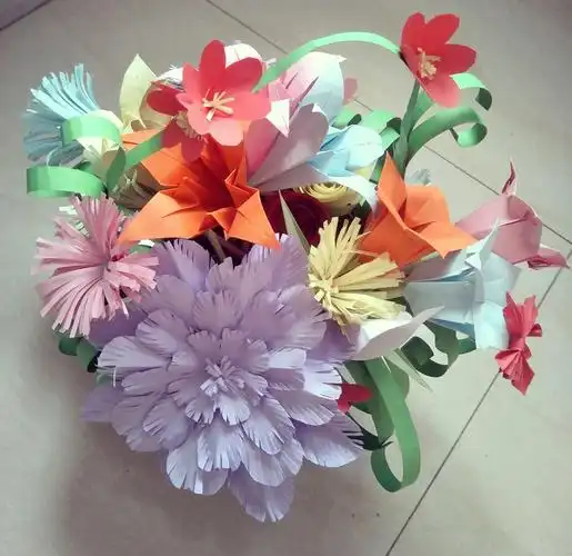 滦州市中山实验学校二年级美术手工折纸花朵