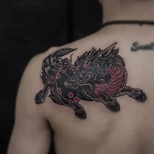 吉祥瑞兽麒麟披肩纹身图案