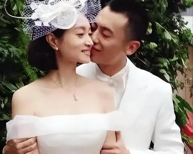 朱亚文结婚8年,妻不做饭反成宠,俩女儿贴心似小棉袄,羡煞旁人