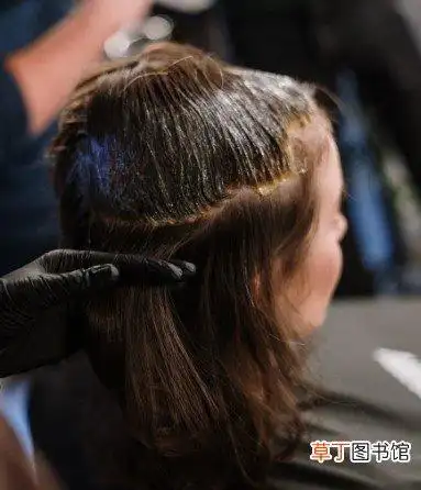 藏青色是什么颜色头发