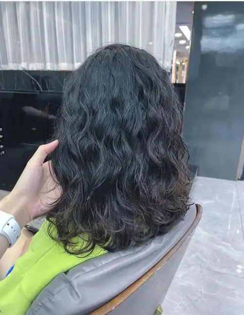 女人一过35岁,发型就选烫卷卷,洋气时尚很美满|波波头|中长发|短发