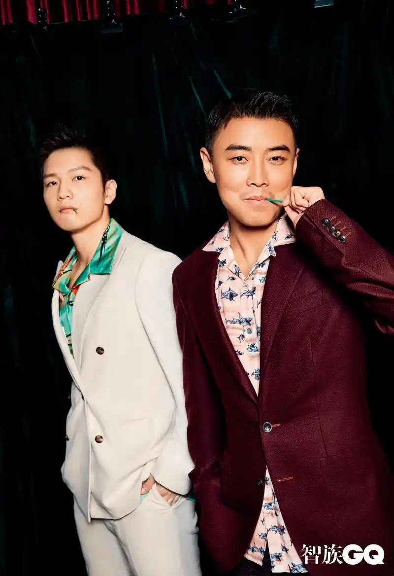 王皓樊振东师徒合体拍摄大片 时尚气质展露无遗