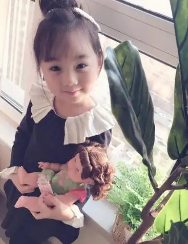 小山竹和小泡芙同样露脑门,一个暴露俩缺点,一个被网友这样称呼!