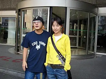 张卫健张茜西湖度假 千元套房营造浪漫(组图)