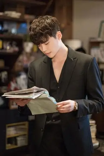 [李钟硕][分享]160816 认真工作中的神侧颜 这样的二硕你把持的住吗?