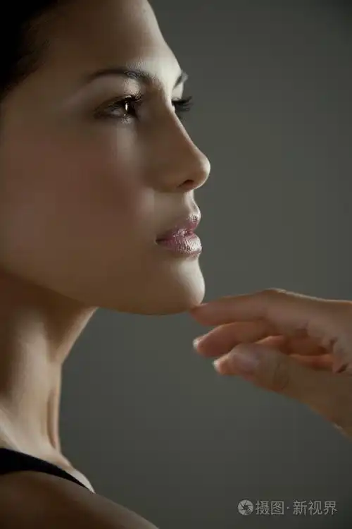 女人的侧面肖像照片-正版商用图片0gppmx-摄图新视界