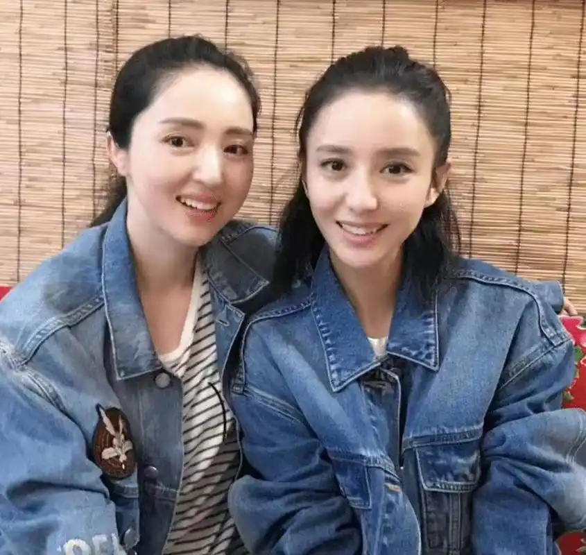 佟丽娅晒与董璇新合照##董璇佟丽娅真的好像# 佟丽娅晒与董璇新合照