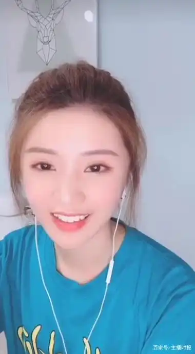 抖音主播林一携萌宠现身直播间,演绎高难度歌曲《人间》!