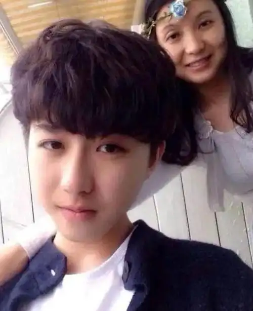 疑蔡徐坤妈妈录音曝光娱乐圈道德再遭质疑明星责任的重要性