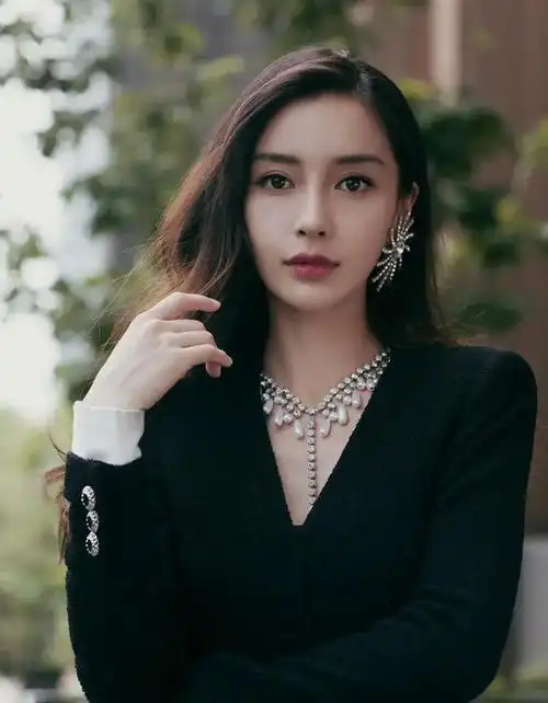 美女壁纸-第2594期-杨颖