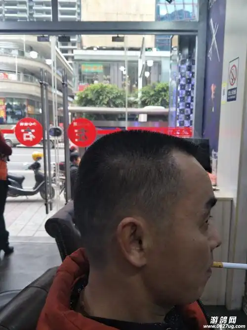 男士剪平头能体现出阳刚之气!更加精神与强大!