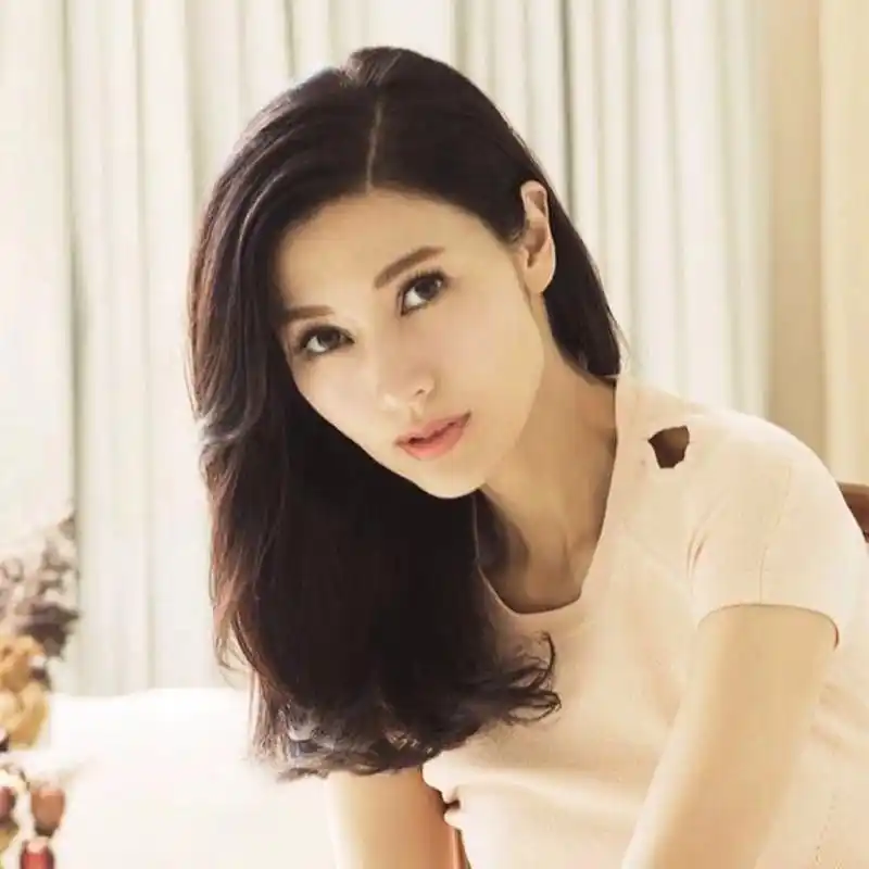 李嘉欣微博头像