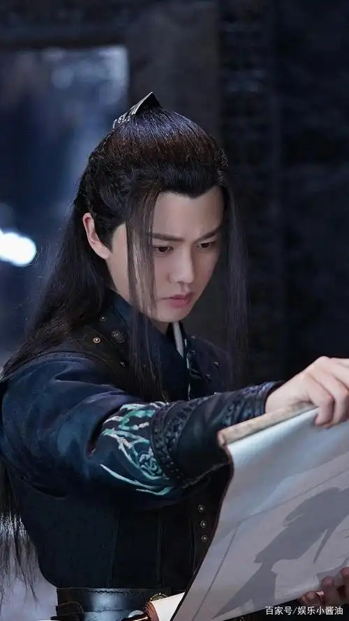 《暮白首》任嘉伦美图分享,造型和陆大人不相上下,怎么就不火呢