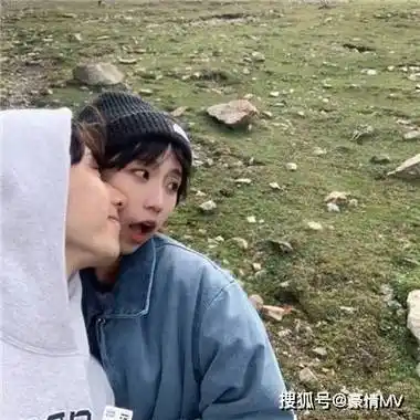 宝藏情头一男一女一人一张_2024宝藏情侣头像图片