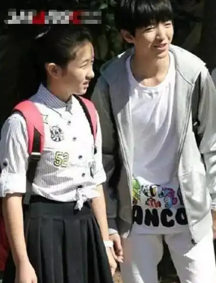 图张子枫王俊凯合照曝光小别离中荧屏谈情