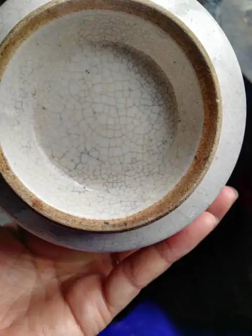 碗身里外布满裂痕