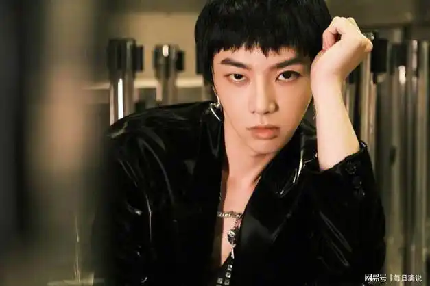 华晨宇是艺名他的真名也叫这个粉丝更爱叫他这个名字
