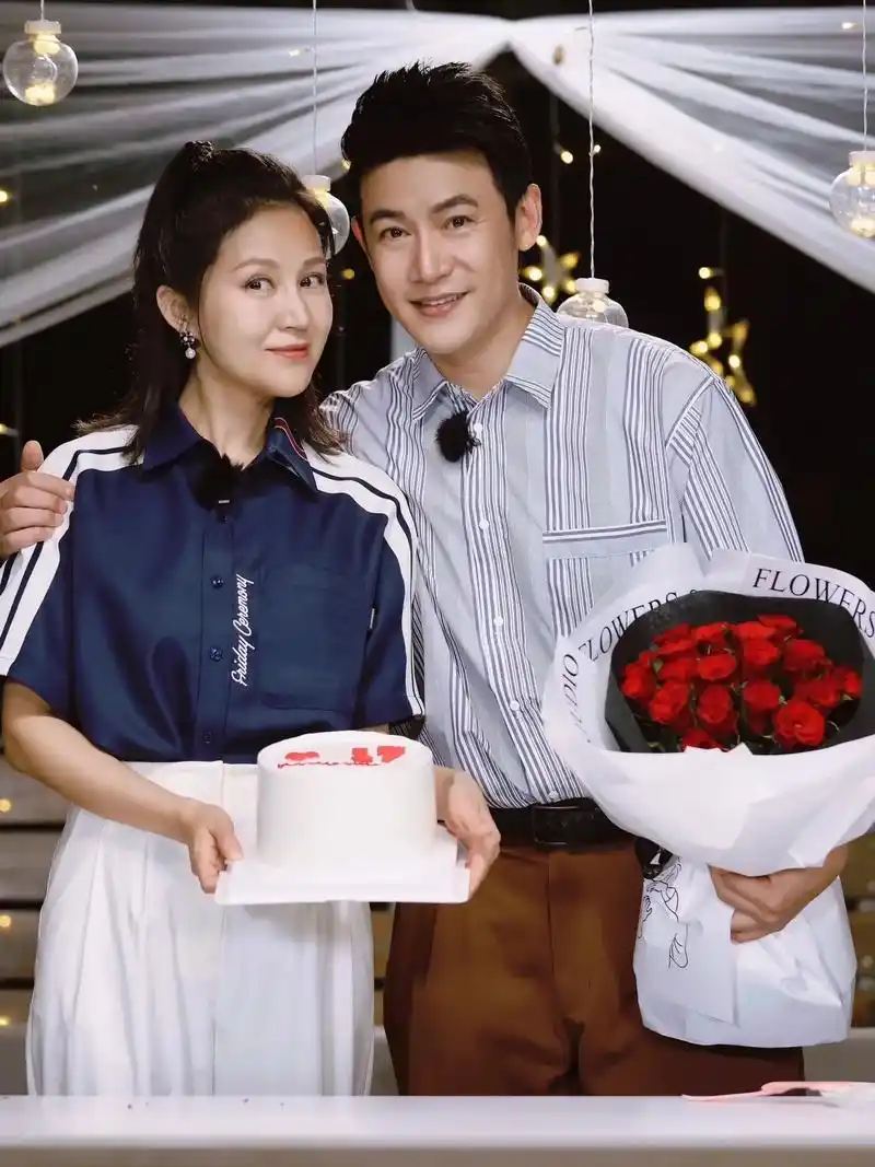 陆毅鲍蕾晒结婚17周年纪念照 依然是那么甜蜜和幸福 - 抖音