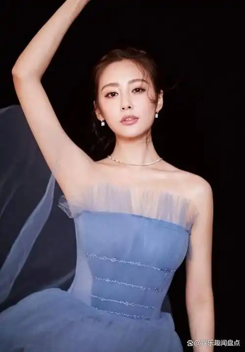 身材真绝了!35岁李纯性感妩媚女人味十足,媚到骨子里!